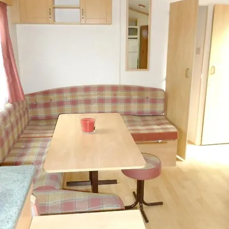 Dom wakacyjny Bungalow De 2 Chambres A Agde A 700 M De La Plage Avec Piscine Partagee Et Jardin Amenage *